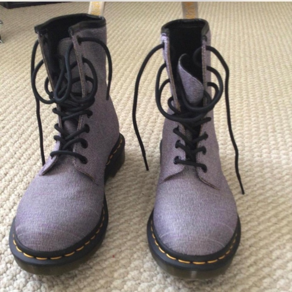 Dr. Martens light purple vegan boot Castel  US 8 EU 39 UK 6 EUC